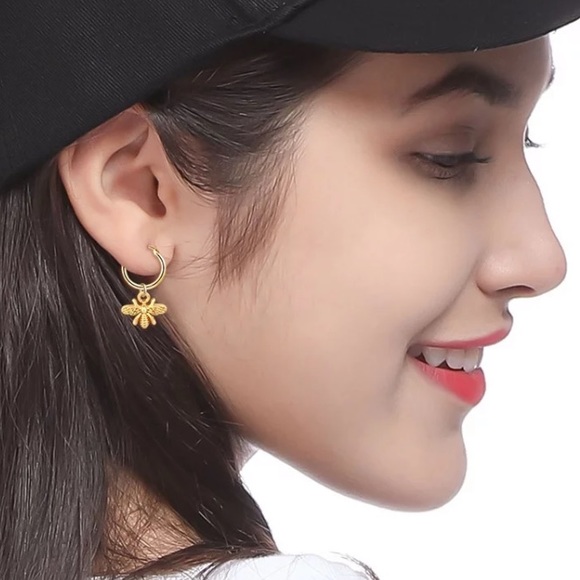 🐝 BEE 18k GOLD STUD EARRINGS - Picture 2 of 2